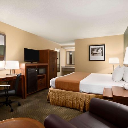 Days Inn By Wyndham Jacksonville Airport Экстерьер фото
