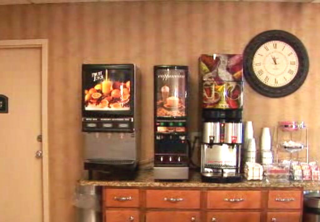 Days Inn By Wyndham Jacksonville Airport Экстерьер фото