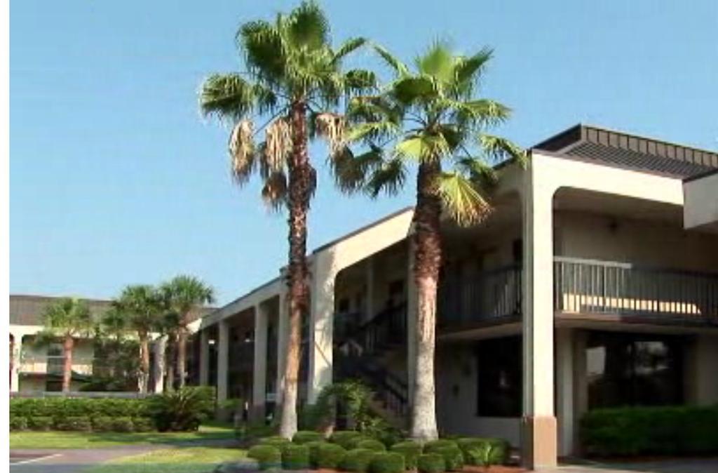 Days Inn By Wyndham Jacksonville Airport Экстерьер фото
