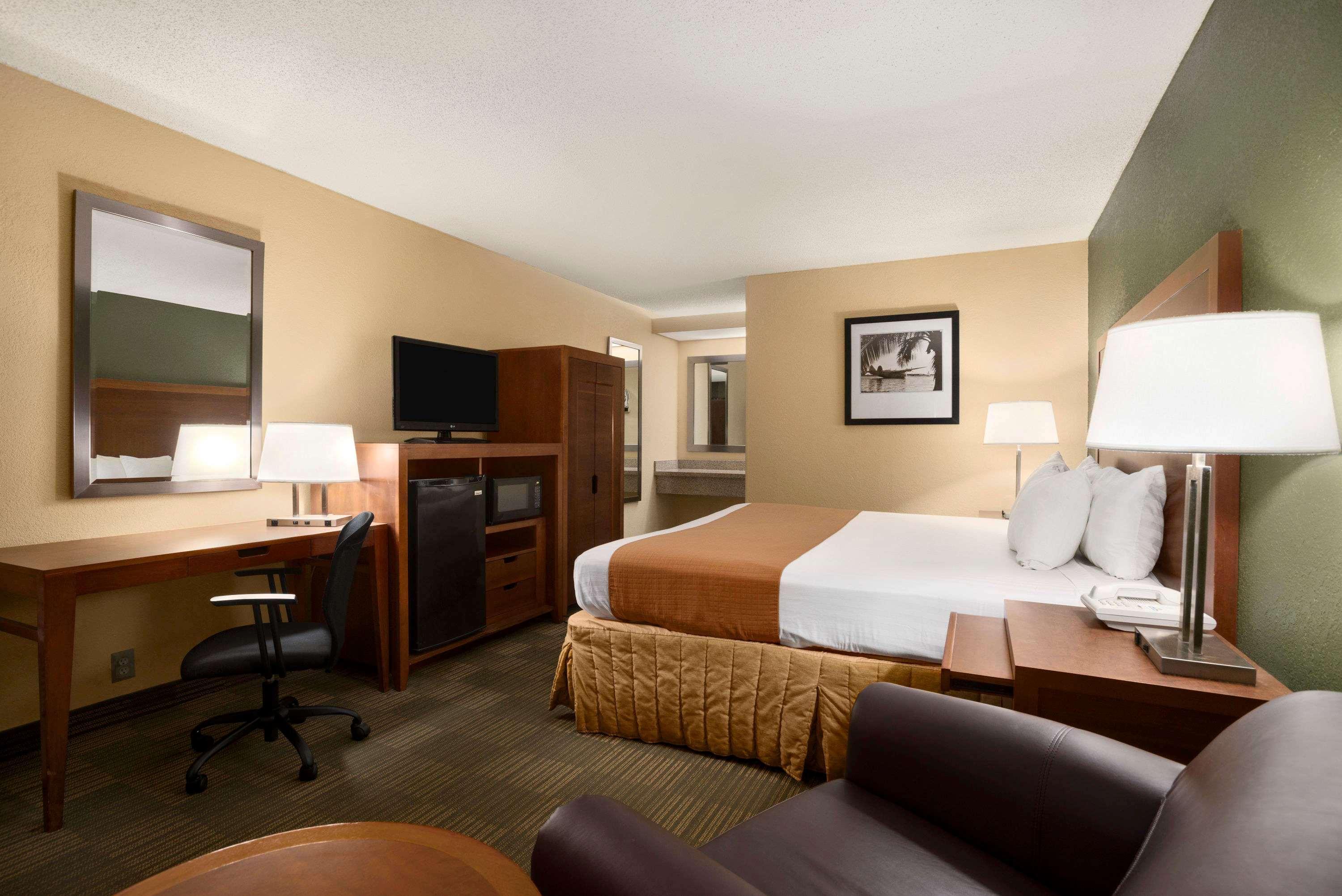 Days Inn By Wyndham Jacksonville Airport Экстерьер фото