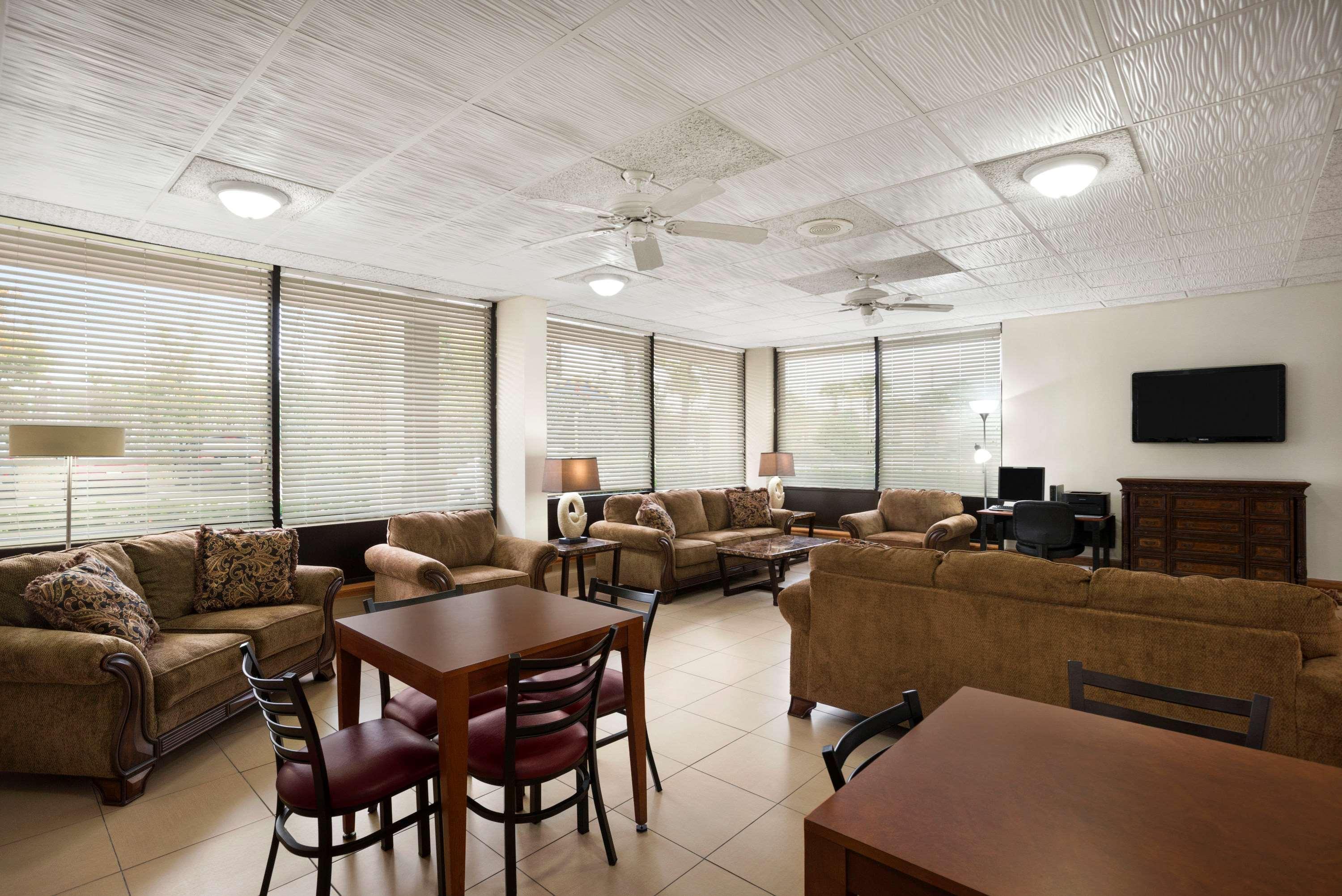 Days Inn By Wyndham Jacksonville Airport Экстерьер фото