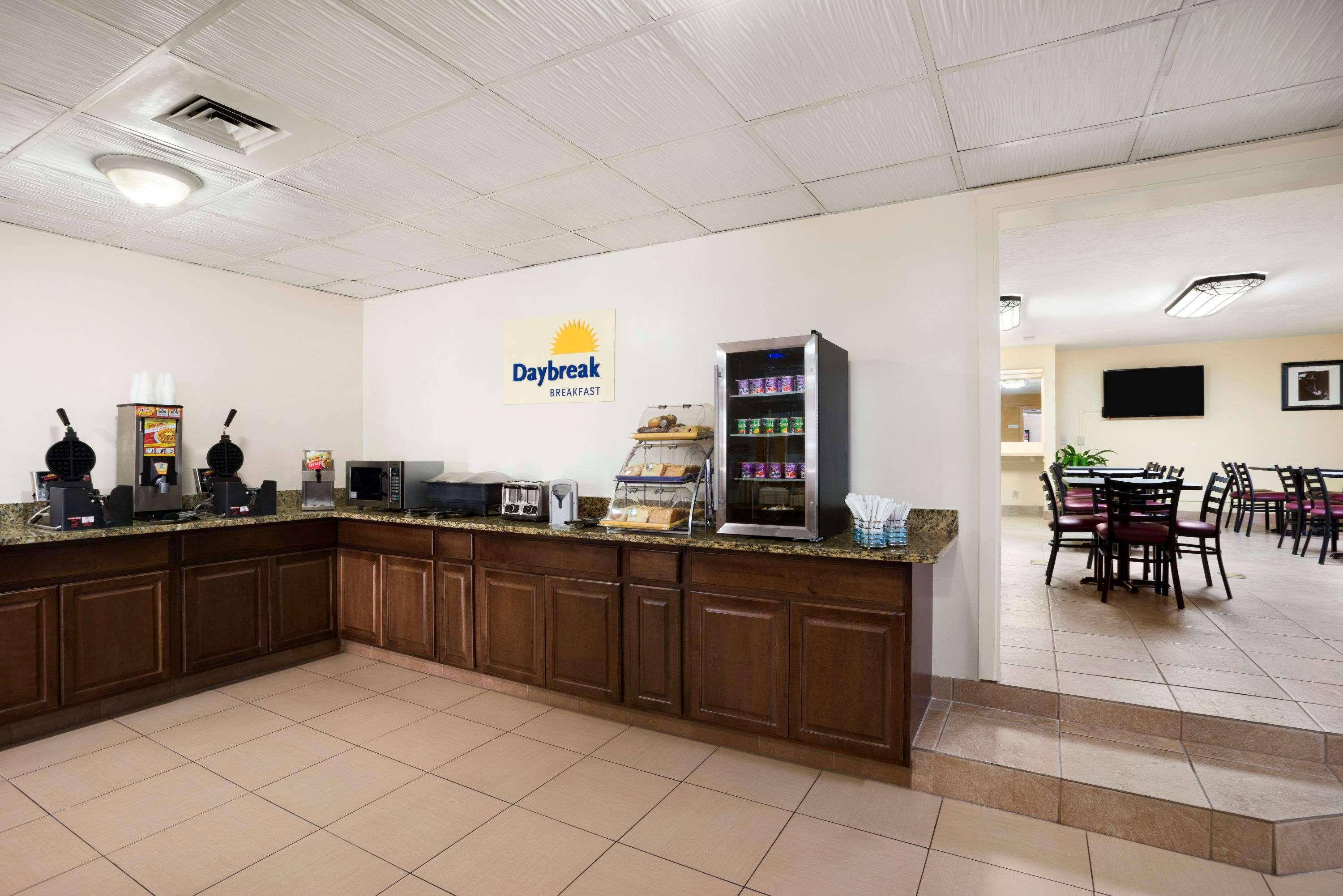 Days Inn By Wyndham Jacksonville Airport Экстерьер фото