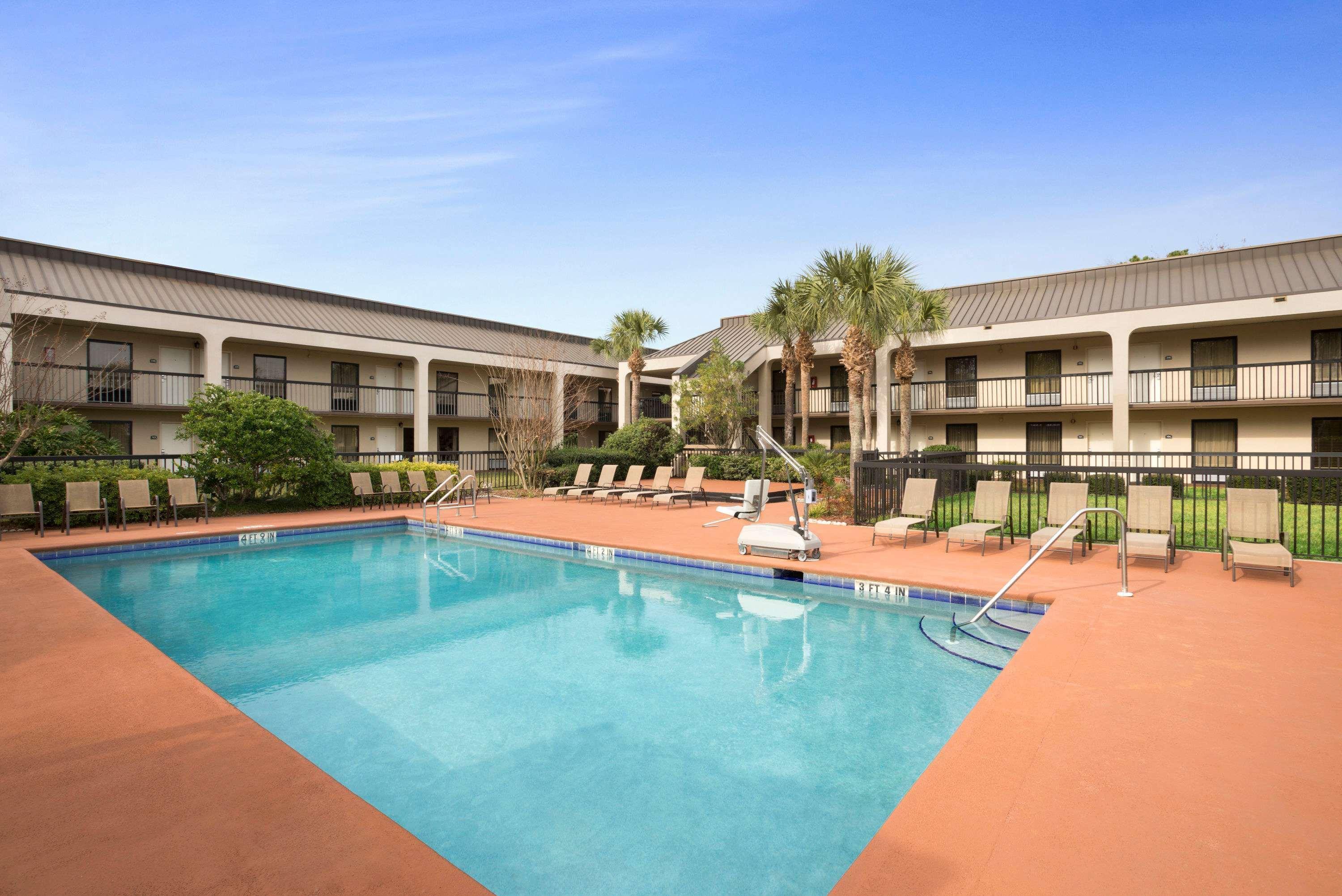 Days Inn By Wyndham Jacksonville Airport Экстерьер фото