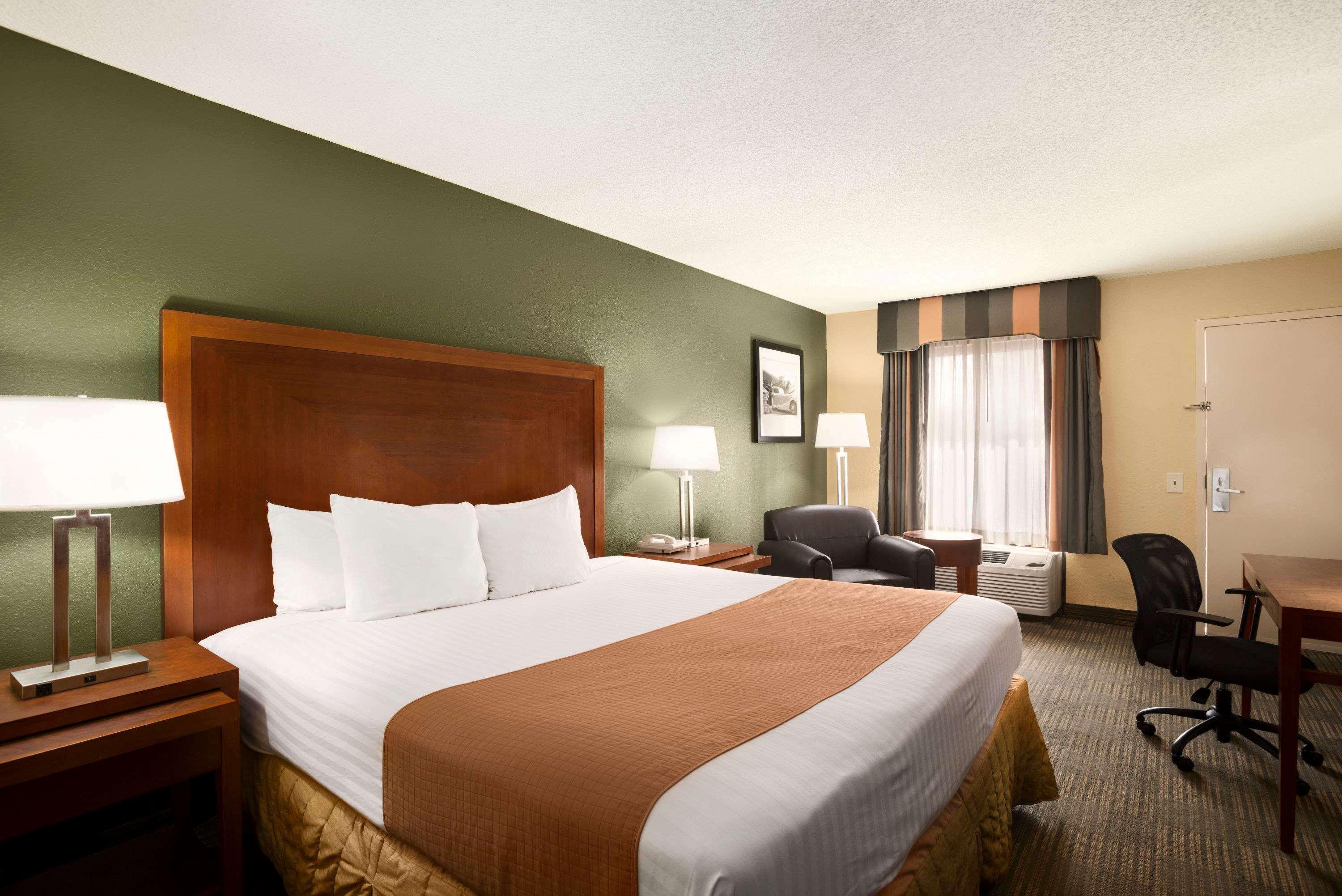 Days Inn By Wyndham Jacksonville Airport Экстерьер фото