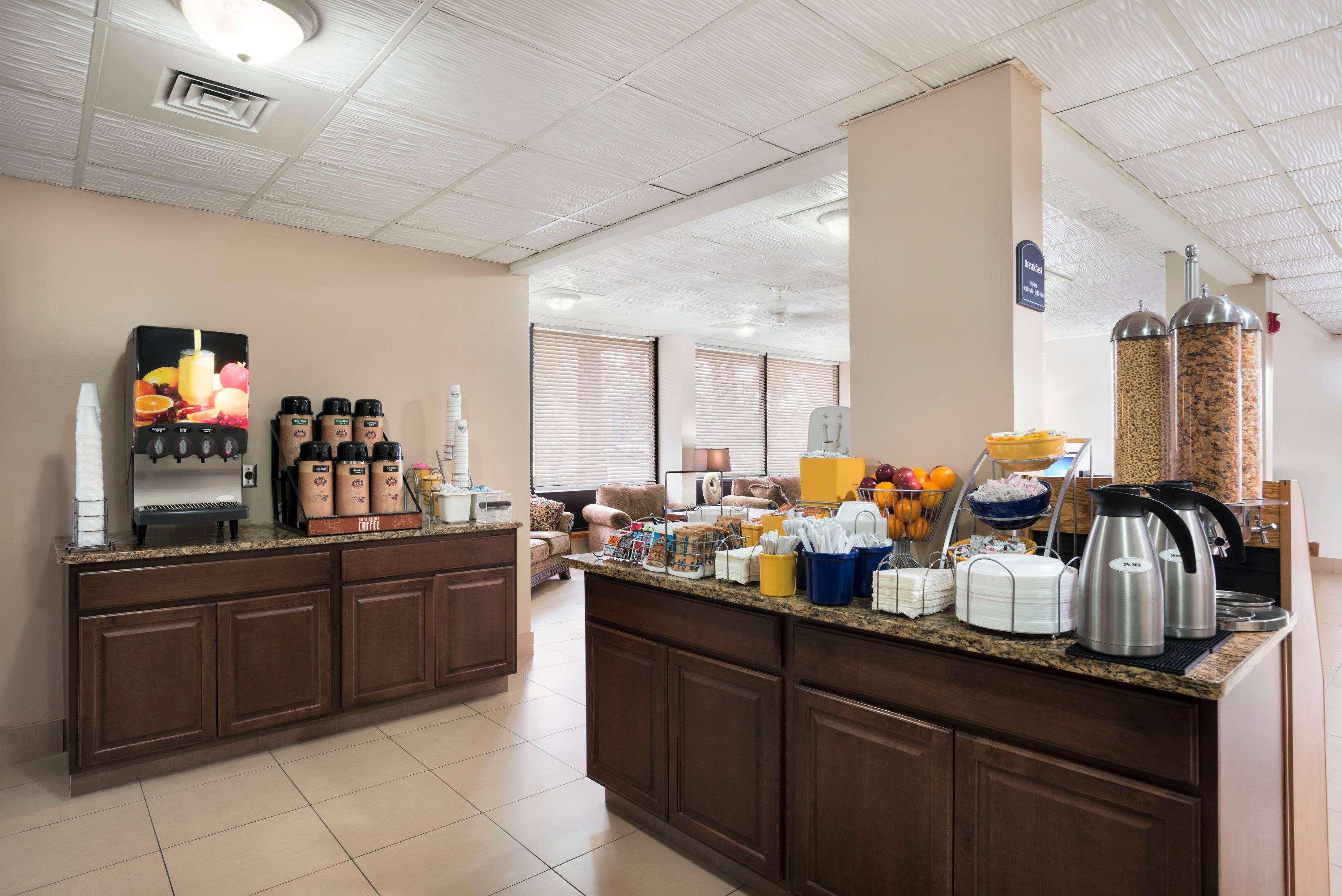 Days Inn By Wyndham Jacksonville Airport Экстерьер фото