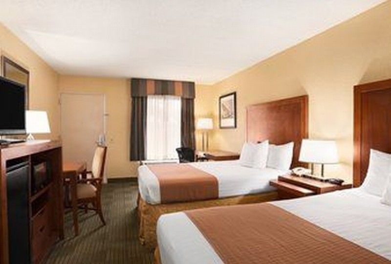 Days Inn By Wyndham Jacksonville Airport Экстерьер фото