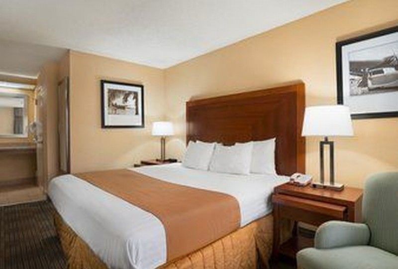 Days Inn By Wyndham Jacksonville Airport Экстерьер фото