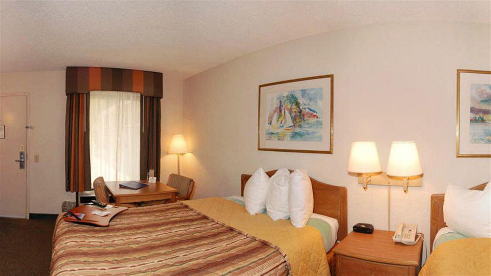 Days Inn By Wyndham Jacksonville Airport Экстерьер фото