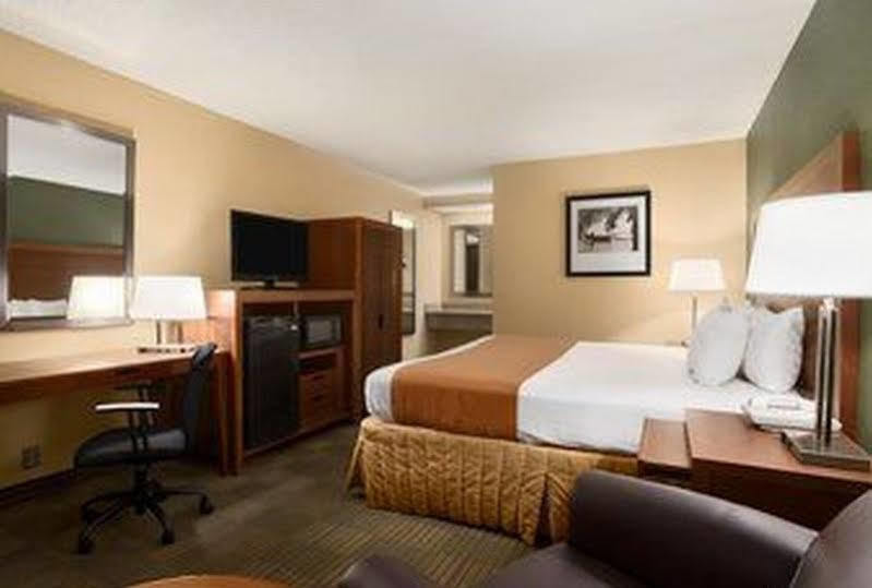 Days Inn By Wyndham Jacksonville Airport Экстерьер фото