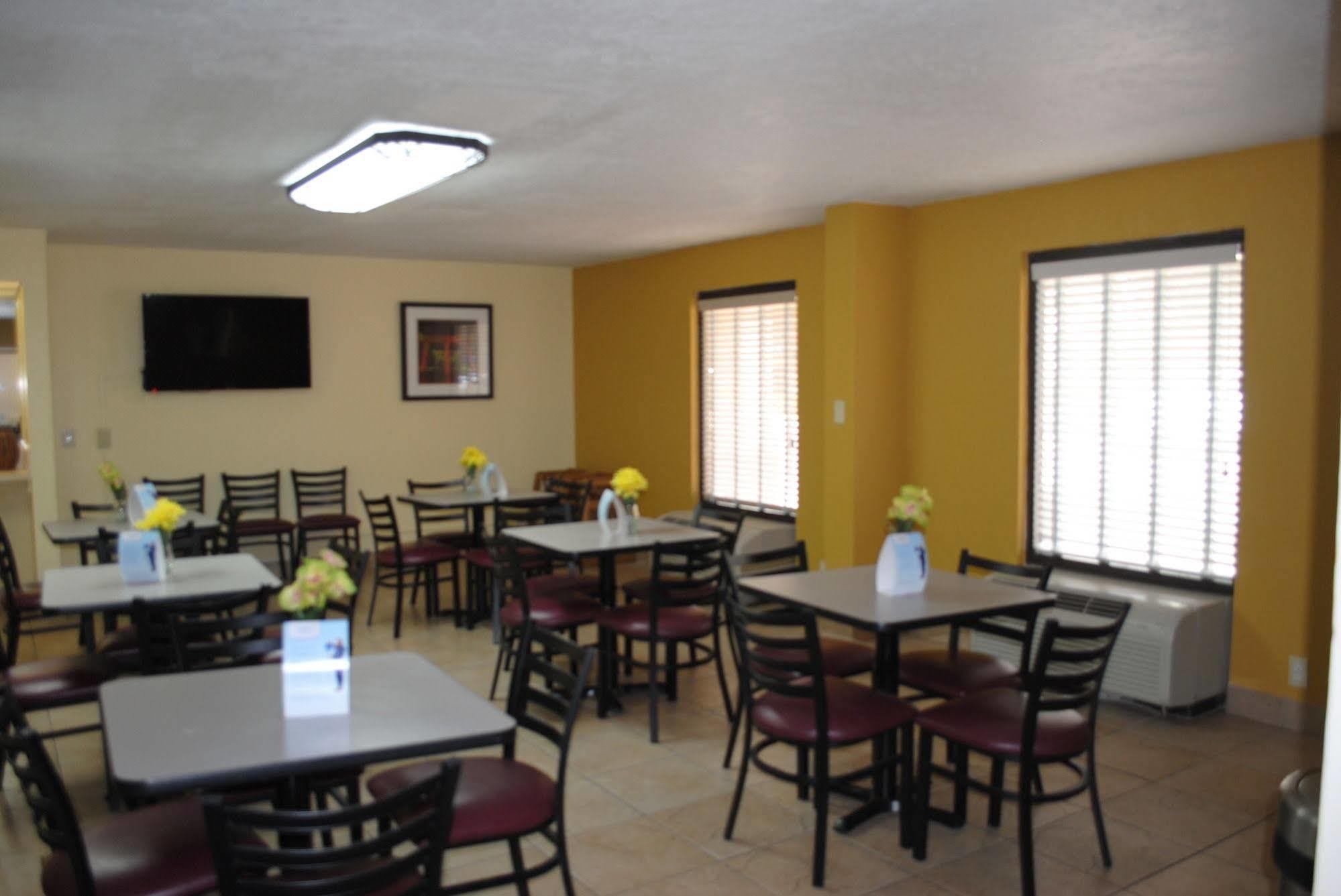 Days Inn By Wyndham Jacksonville Airport Экстерьер фото