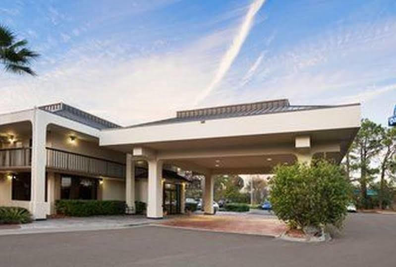 Days Inn By Wyndham Jacksonville Airport Экстерьер фото
