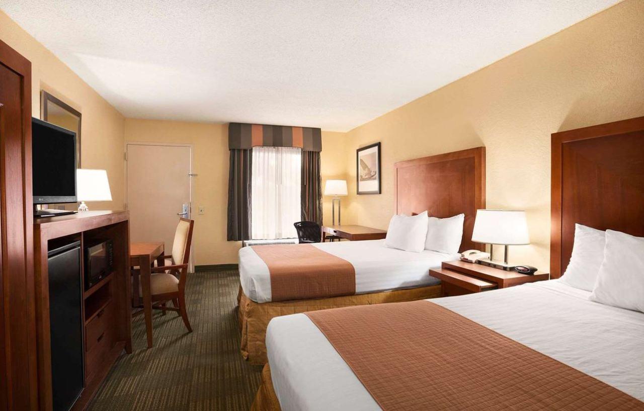 Days Inn By Wyndham Jacksonville Airport Экстерьер фото